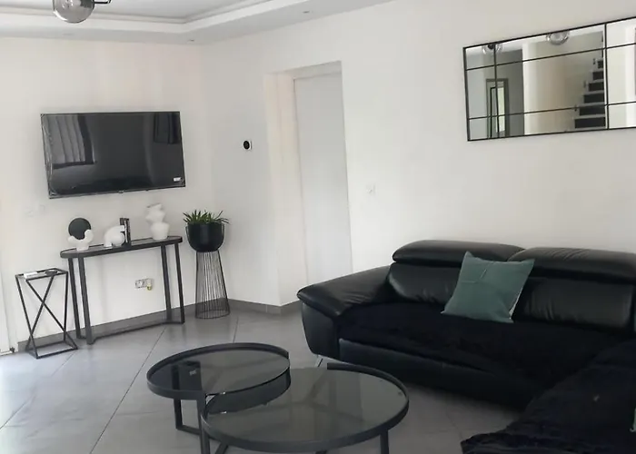 Villa Charming House Between City&countryside *